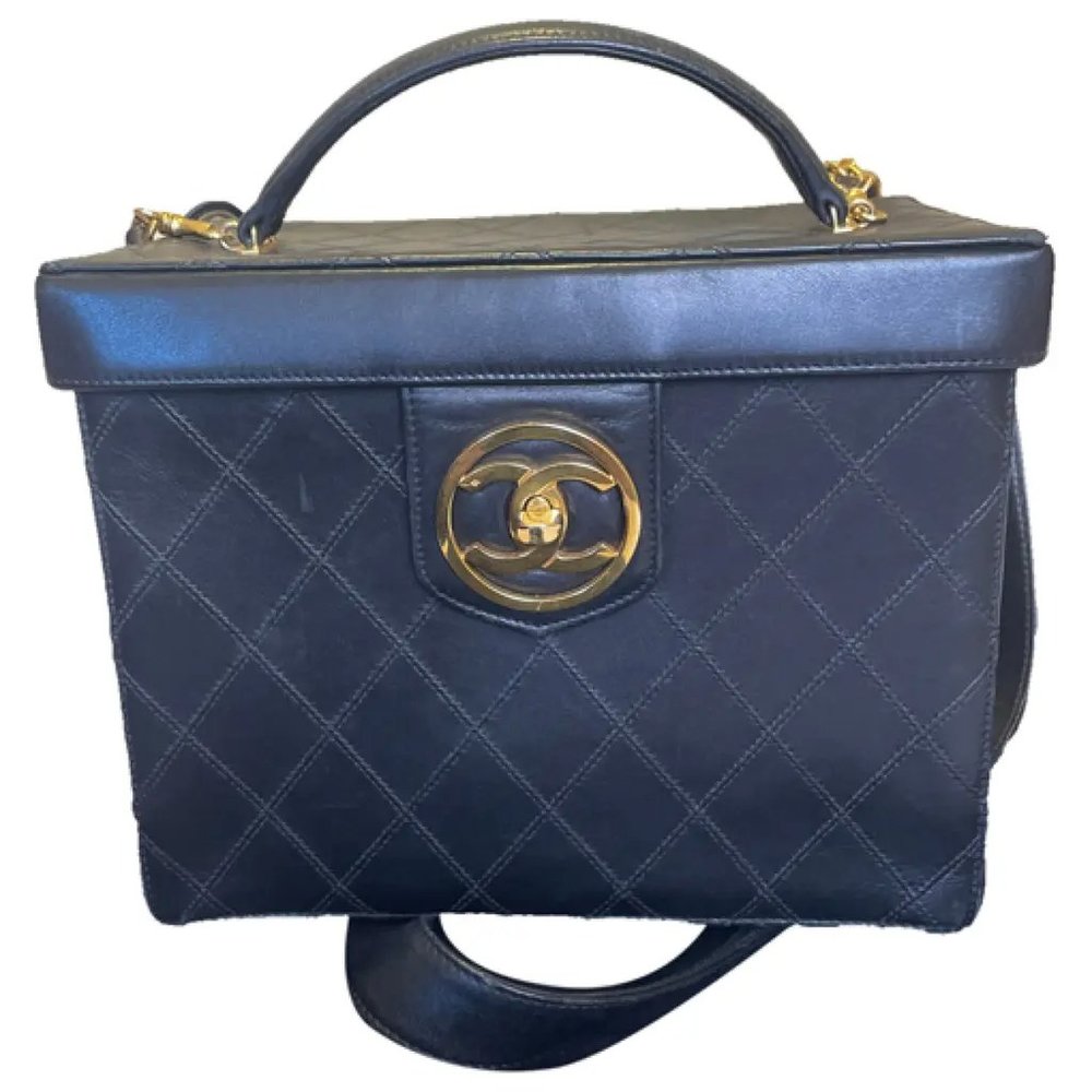 Vintage Chanel CC Vanity Case w crossbody chain
